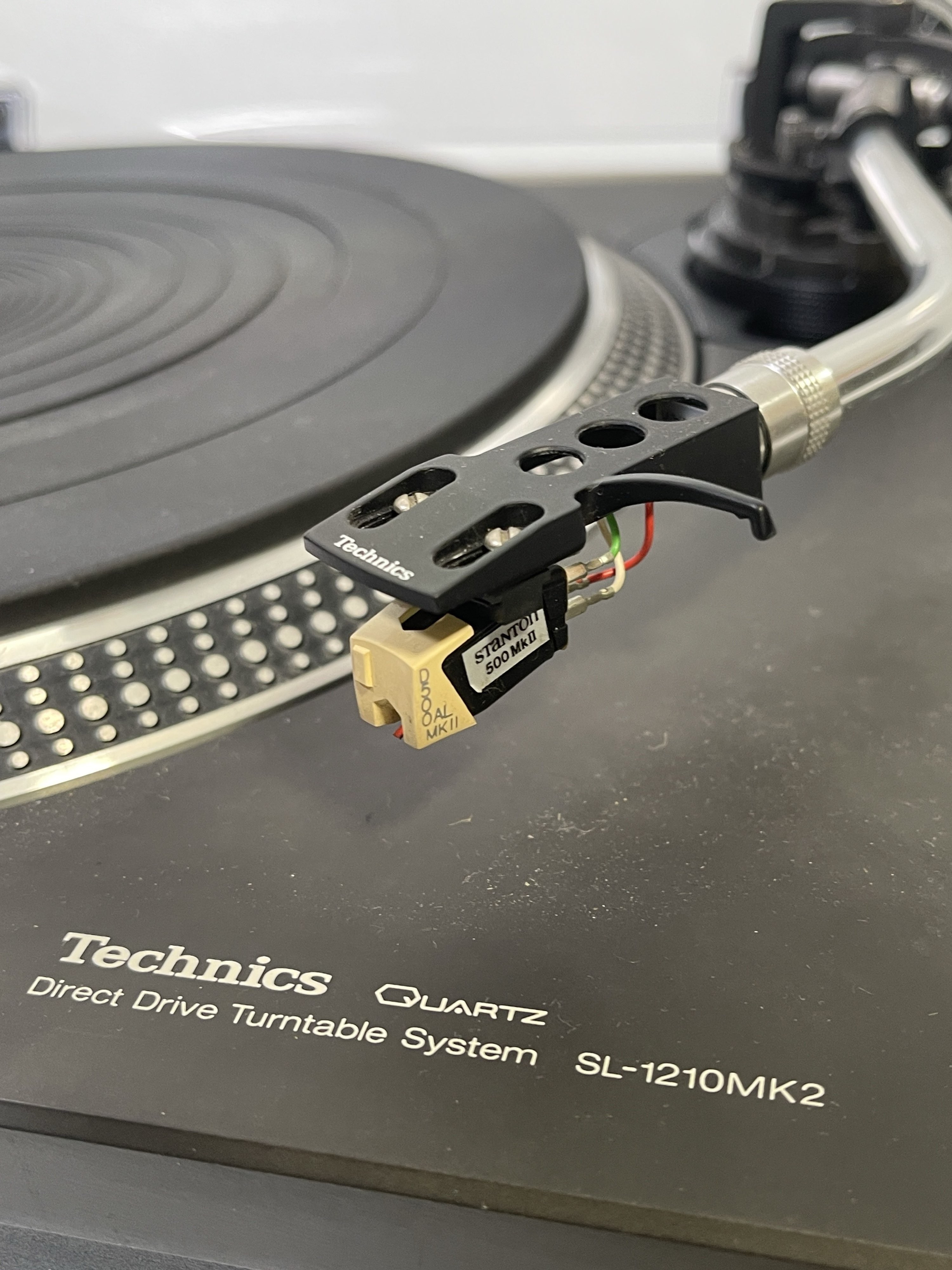 Techics Turntable Lot 42 - TECHNICS SL-1210 MK2 TURNTABLE.
