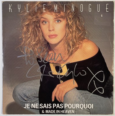 Lot 279 - KYLIE MINOGUE - SIGNED 12".