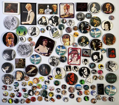 Lot 477 - DAVID BOWIE - LARGE COLLECTION OF ORIGINAL PIN BADGES.