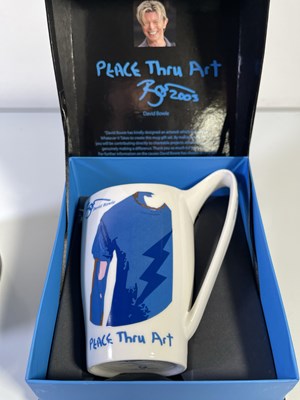 Lot 478 - DAVID BOWIE - PEACE THROUGH ART 2005 SET.