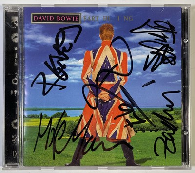 Lot 482 - DAVID BOWIE - SIGNED EARTHLING CD.