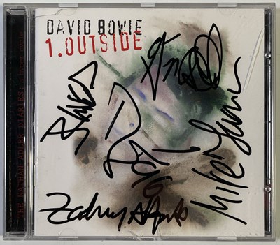 Lot 483 - DAVID BOWIE - SIGNED OUTSIDE CD.