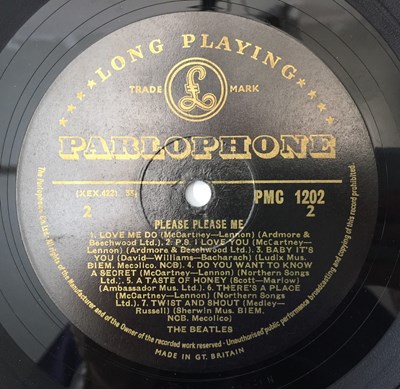 Lot 1016 - THE BEATLES - PLEASE PLEAS ME LP (UK MONO 2ND - BLACK & GOLD - NORTHERN SONGS - PMC 1202)