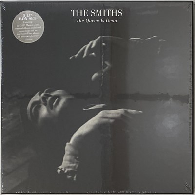 Lot 1027 - THE SMITHS - THE QUEEN IS DEAD LP BOX SET (DELUXE EDITION - 0190295785628)