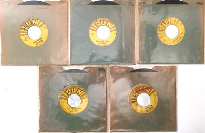 Lot 1268 - ELVIS PRESLEY - FULL SET OF ORIGINAL US SUN 45s (SUN 209/210/215/217/223)