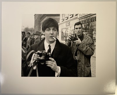 Lot 302 - THE BEATLES - LARGE FORMAT SILVER GELATIN PHOTO PRINT.