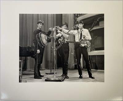 Lot 304 - THE BEATLES - LARGE FORMAT SILVER GELATIN PHOTO PRINT.