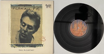 Lot 37 - PAUL MCCARTNEY - FLAMING PIE LP (ORIGINAL UK COPY - PCSD 171)