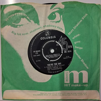 Lot 325 - CHRIS FARLOWE & THE THUNDERBIRDS - BUZZ WITH THE FUZZ 7" (DB 7614)