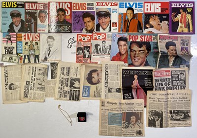 Lot 2420391 - ELVIS PRESLEY - MEMORABILIA INC PHOTOS / ANNUALS / 60S MAGAZINES.