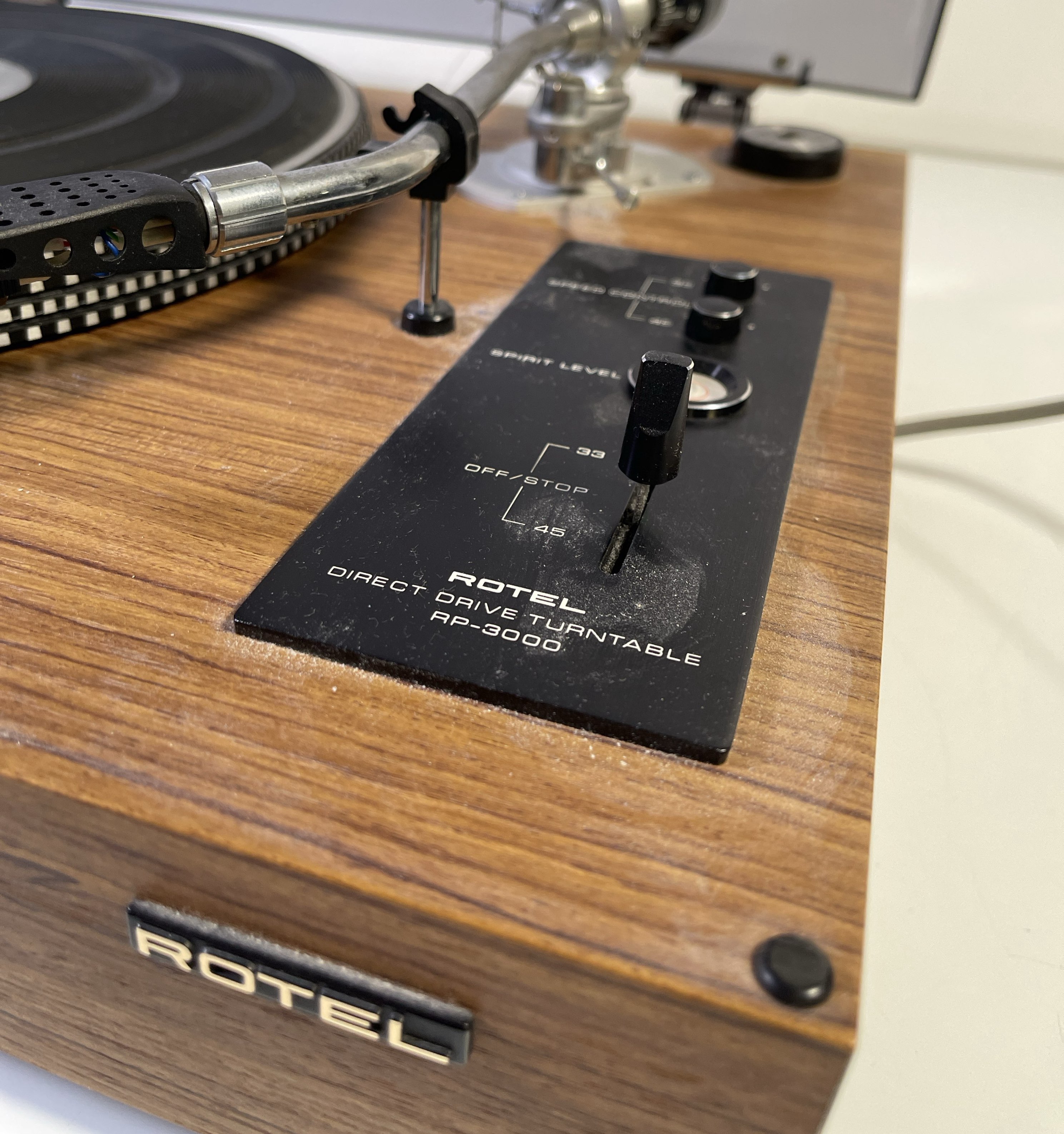 Lot 14 - ROTEL RP-3000 TURNTABLE.