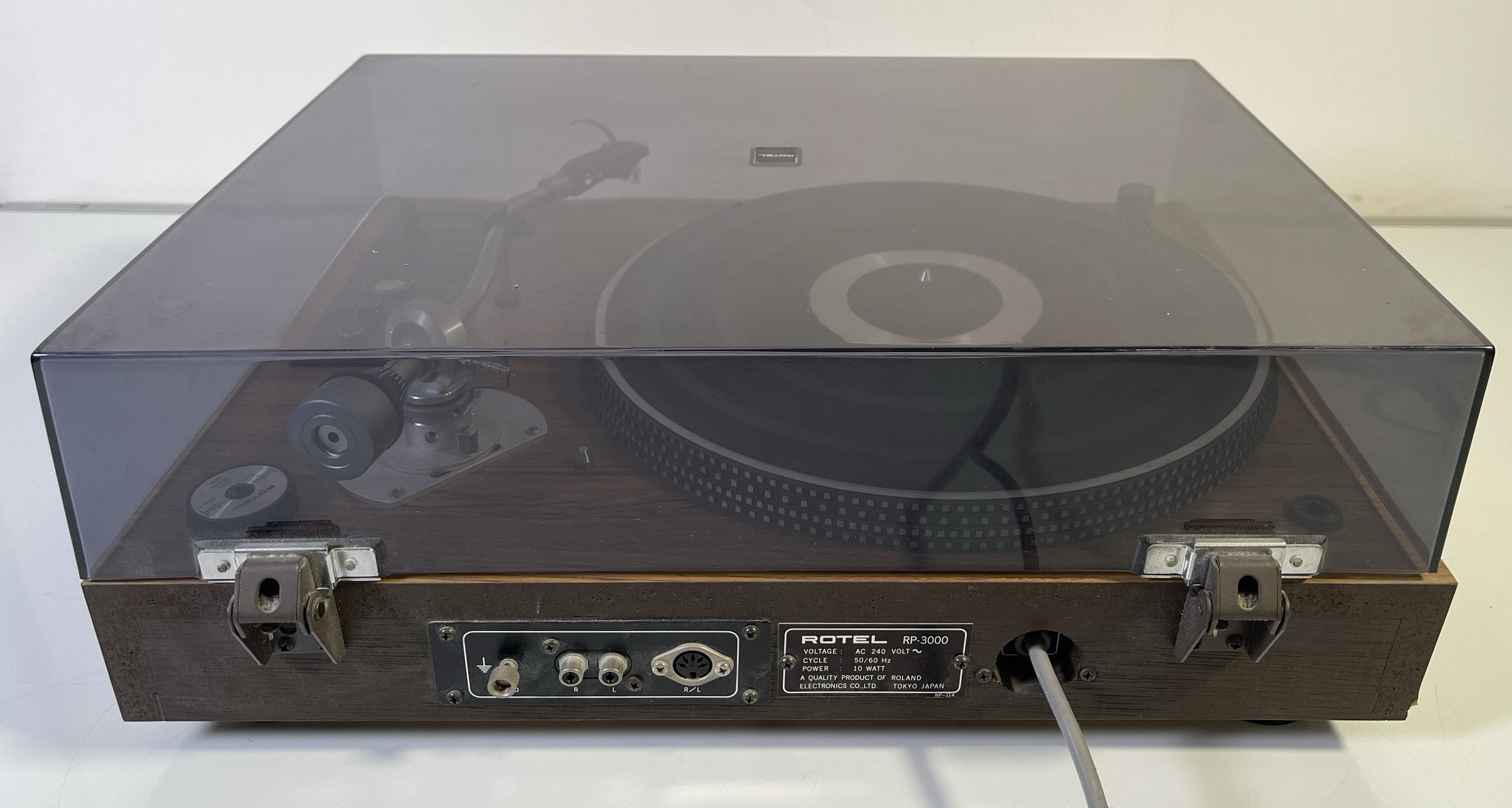 Lot 14 - ROTEL RP-3000 TURNTABLE.