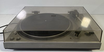 Lot 12 - TECHNICS SL-1500 TURNTABLE AND SU-A600 AMPLIFIER.