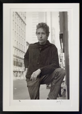 Lot 377 - BOB DYLAN - SIGNED LIMITED EDITION 'BEHIND THE FRAME' PHOTOGRAPH.