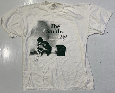 Lot 567 - THE SMITHS - MIKE JOYCE SIGNED VINTAGE T-SHIRT.