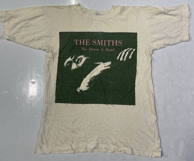 Lot 568 - THE SMITHS - VINTAGE QUEEN IS DEAD T-SHIRT.