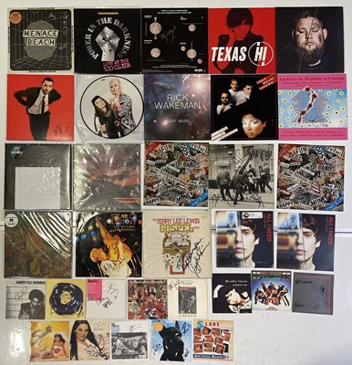 Lot 327 - AUTOGRAPH COLLECTION - LPS / 7".