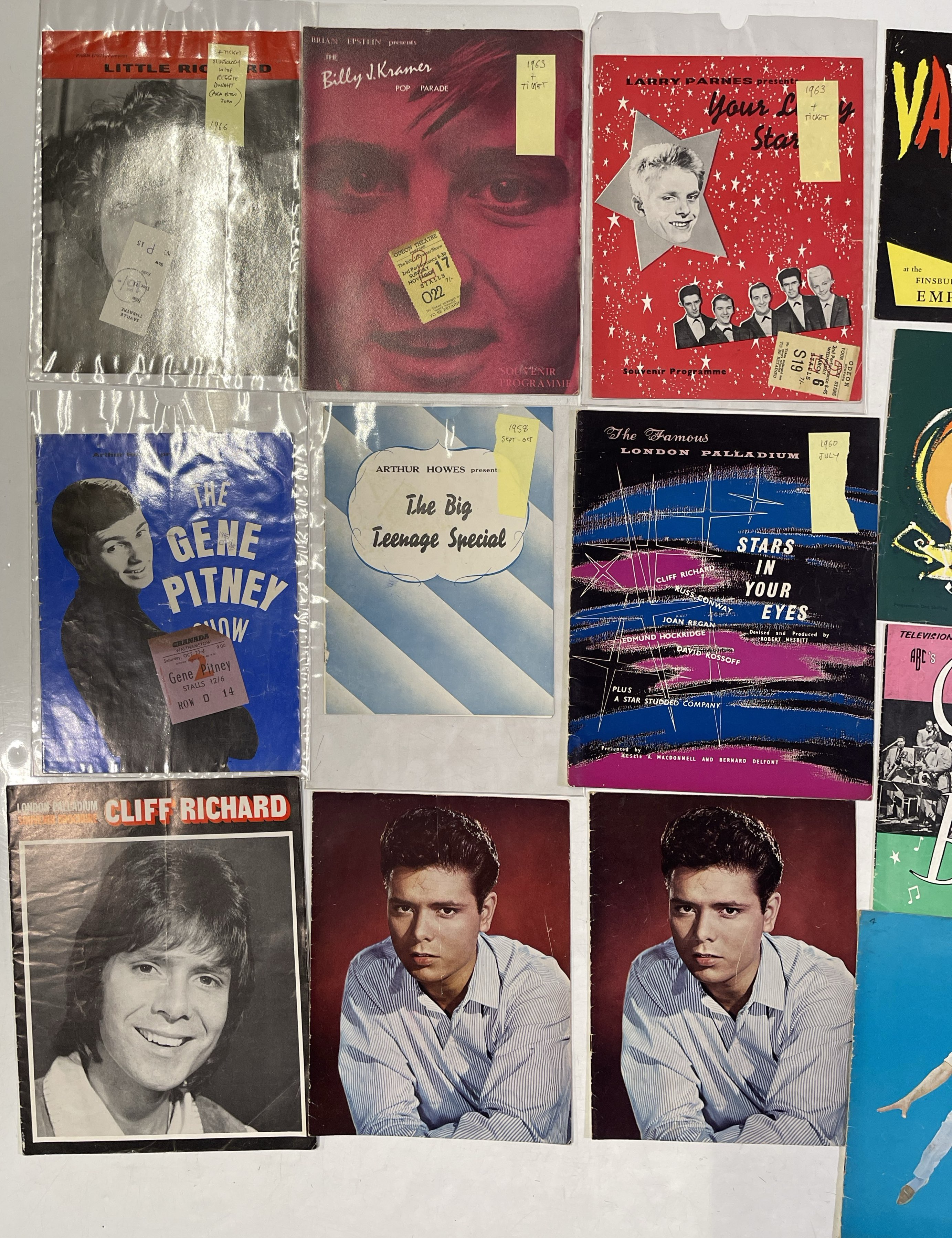 Lot 114 - 1950S/1960S ROCK N ROLL / POP PROGRAMMES.