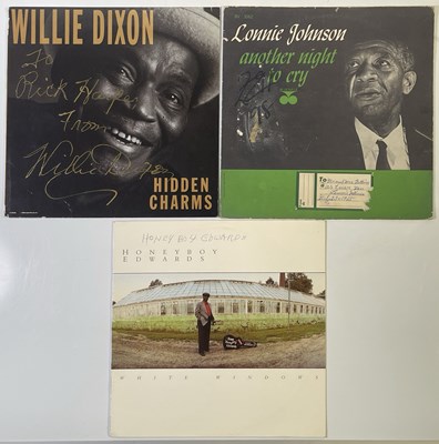 Lot 349 - BLUES SIGNED LP SLEEVES INC LONNIE JOHNSON / WILLIE DIXON / HONEY BOY EDWARDS.