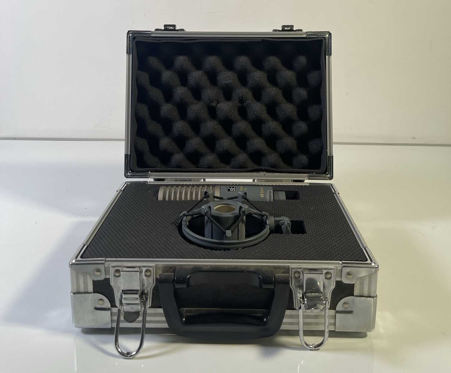 Se Ribbon R1 Lot 29 - SE ELECTRONICS R1 RIBBON MICROPHONE.