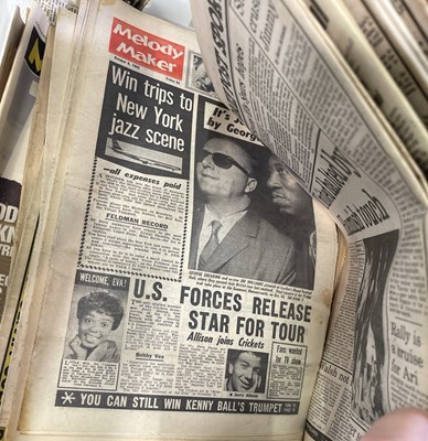 Lot 452 - THE BEATLES - NEWSPAPER HEADLINES ETC.