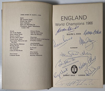 Lot 387 - FOOTBALL MEMORABILIA - ENGLAND WORLD CUP WINNING SQUAD - MULTI-SIGNED BOOK.