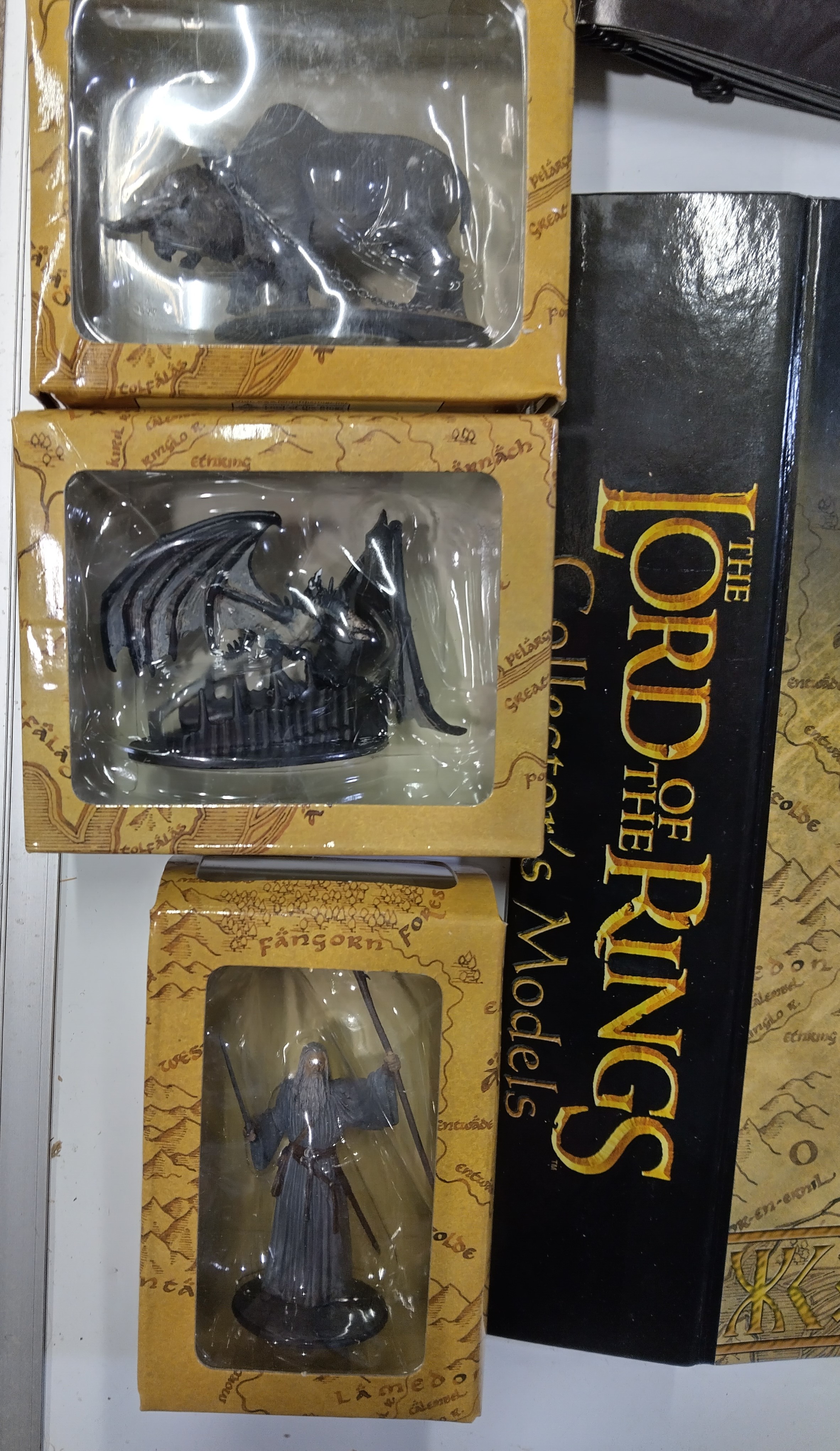 Lot 244 - THE LORD OF THE RINGS - LARGE COLLECTION OF