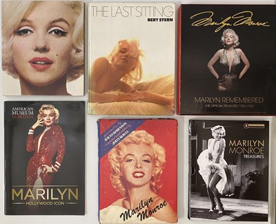 Lot 226 - MARILYN MONROE - COLLECTABLE BOOKS INC 'MARILYN REMEMBERED' BOXED SET.