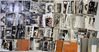 Lot 284 - LARGE COLLECTION OF VINTAGE PRESS PHOTOGRAPHS - QUEEN ELIZABETH / MARGARET THATCHER / RONNIE BIGGS / TRAIN ROBBERS.