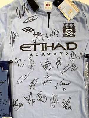 Lot 397 - FOOTBALL MEMORABILIA - MANCHESTER CITY SIGNED SHIRT / PENNANTS