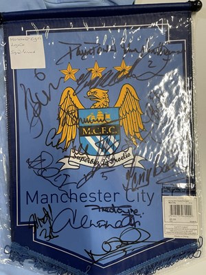 Lot 397 - FOOTBALL MEMORABILIA - MANCHESTER CITY SIGNED SHIRT / PENNANTS