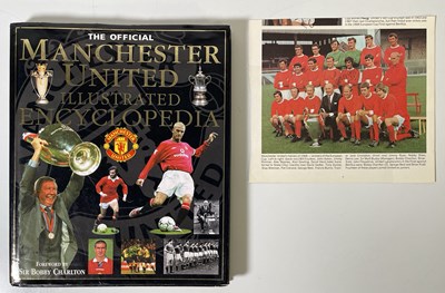 Lot 403 - FOOTBALL MEMORABILIA - MULTI SIGNED MANCHESTER UNITED ENCYCLOPEDIA / GEORGE BEST SIGNED.