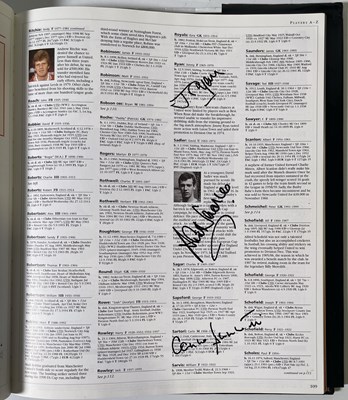 Lot 403 - FOOTBALL MEMORABILIA - MULTI SIGNED MANCHESTER UNITED ENCYCLOPEDIA / GEORGE BEST SIGNED.