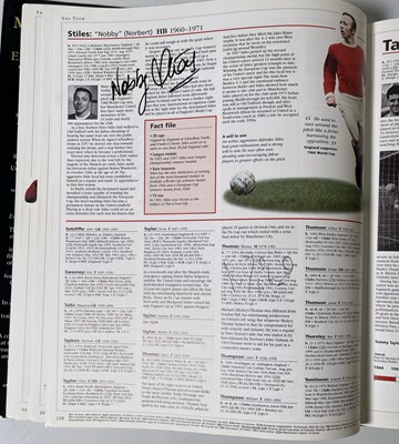 Lot 403 - FOOTBALL MEMORABILIA - MULTI SIGNED MANCHESTER UNITED ENCYCLOPEDIA / GEORGE BEST SIGNED.