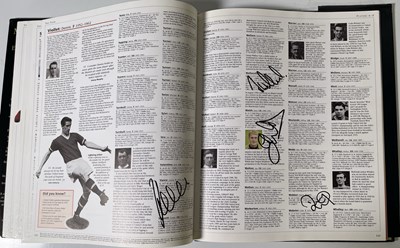 Lot 403 - FOOTBALL MEMORABILIA - MULTI SIGNED MANCHESTER UNITED ENCYCLOPEDIA / GEORGE BEST SIGNED.