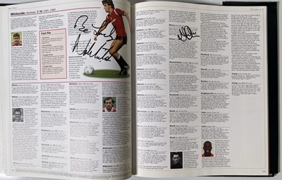 Lot 403 - FOOTBALL MEMORABILIA - MULTI SIGNED MANCHESTER UNITED ENCYCLOPEDIA / GEORGE BEST SIGNED.