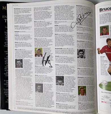 Lot 403 - FOOTBALL MEMORABILIA - MULTI SIGNED MANCHESTER UNITED ENCYCLOPEDIA / GEORGE BEST SIGNED.