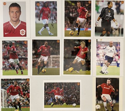 Lot 399 - FOOTBALL MEMORABILIA - MANCHESTER UNITED STARS SIGNED PHOTOS.