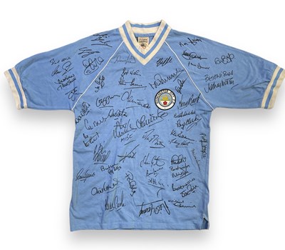 Lot 411 - FOOTBALL MEMORABILIA - MANCHESTER CITY MULTI-SIGNED RETRO STYLE SHIRT.