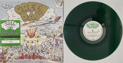 Lot 181 - GREEN DAY - DOOKIE LP (LIMITED EDITION GERMAN GREEN VINYL PRESS - 9362-45813-1)