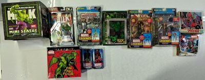 Lot 263 - MARVEL - TOYS AND COLLECTABLES INC HULK / SPIDER-MAN.