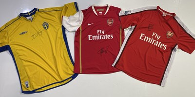 Lot 412 - FOOTBALL MEMORABILIA - ARSENAL PLAYER SIGNED SHIRTS.