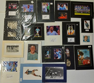 Lot 424 - FOOTBALL MEMORABILIA - MANCHESTER CITY - LEGENDS AND CURRENT PLAYER SIGNED ITEMS.