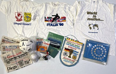 Lot 427 - FOOTBALL MEMORABILIA - ITALIA 1990 COLLECTABLES / FOOTBALL SIGNED BY ENGLAND SQUAD.