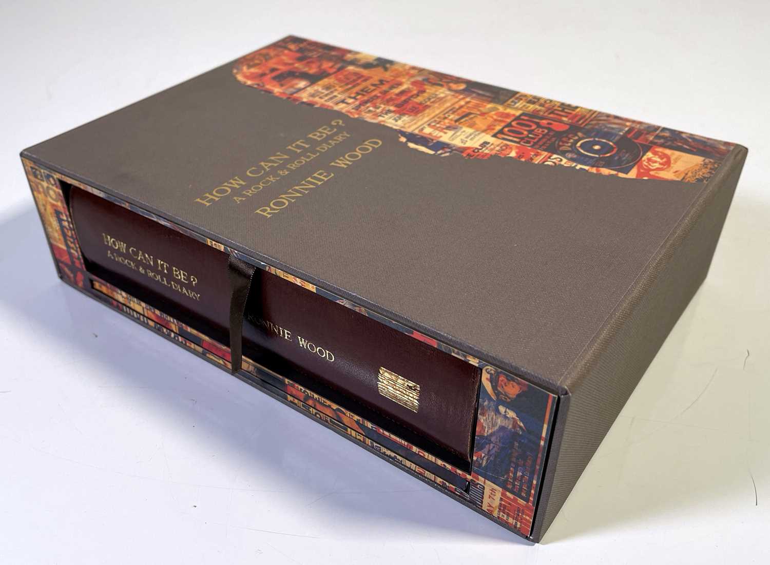 Lot 324 - THE ROLLING STONES - RONNIE WOOD SIGNED