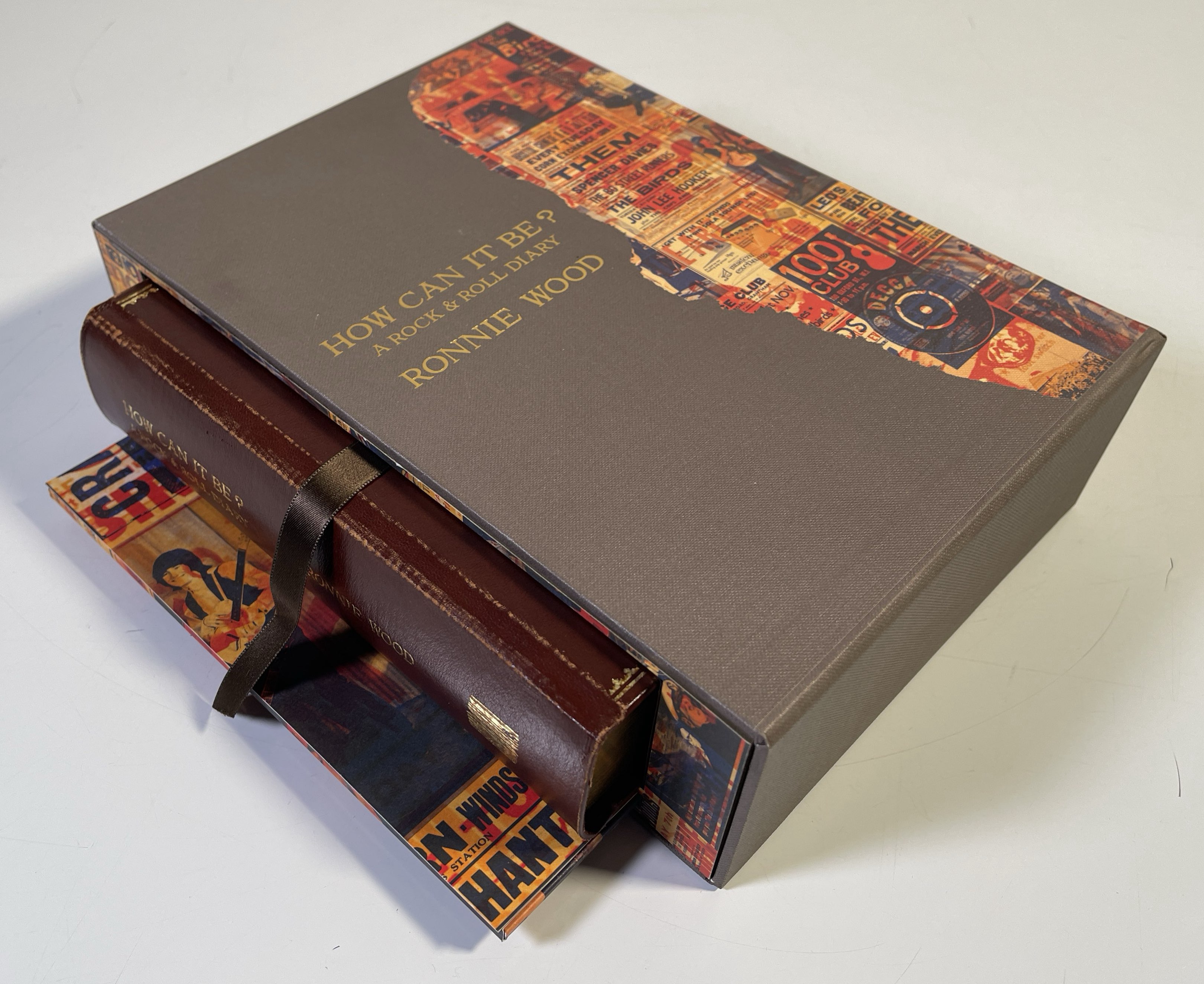 Lot 324 - THE ROLLING STONES - RONNIE WOOD SIGNED