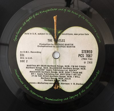 Lot 160 - THE BEATLES - YELLOW SUBMARINE/ WHITE ALBUM LP PACK