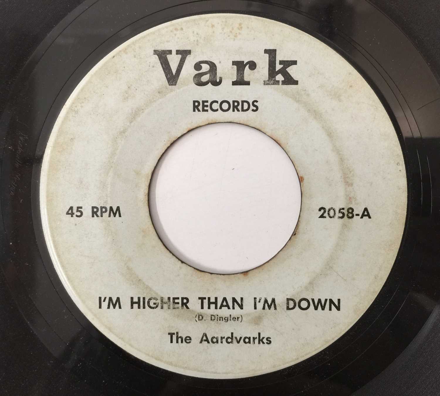 Lot 134 - THE AARDVARKS - I'M HIGHER THAN I'M DOWN 7" (VARK RECORDS 2058)