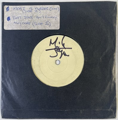 Lot 46 - THE SMITHS - THAT JOKE ISN'T FUNNY ANYMORE 7" (ORIGINAL UK WHITE LABEL TEST PRESSING - MIKE JOYCE SIGNED - RT 186)