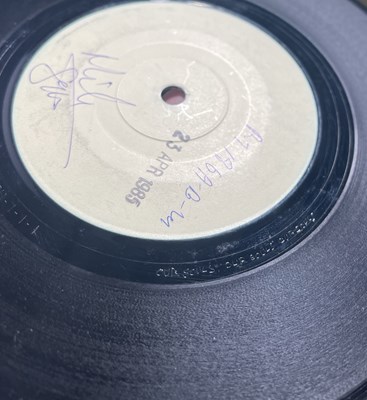 Lot 46 - THE SMITHS - THAT JOKE ISN'T FUNNY ANYMORE 7" (ORIGINAL UK WHITE LABEL TEST PRESSING - MIKE JOYCE SIGNED - RT 186)